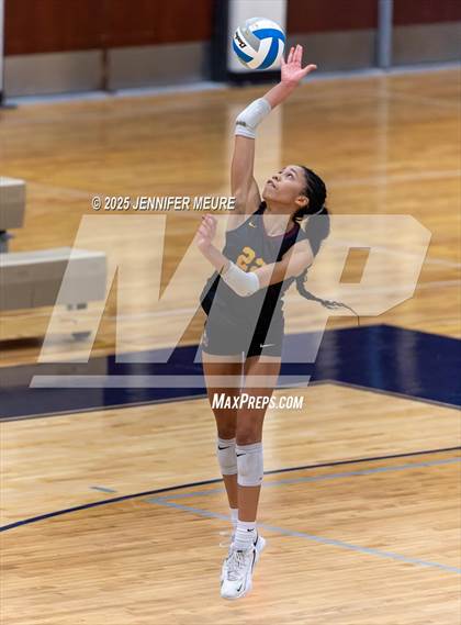 Thumbnail 3 in South Lyon vs Mercy (MHSAA Division 1 Regional Final) photogallery.