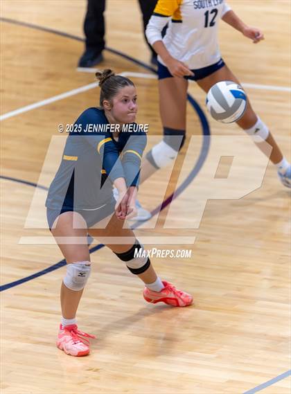 Thumbnail 3 in South Lyon vs Mercy (MHSAA Division 1 Regional Final) photogallery.