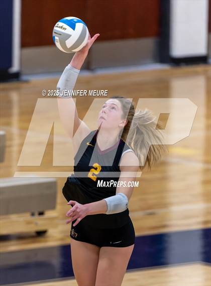 Thumbnail 3 in South Lyon vs Mercy (MHSAA Division 1 Regional Final) photogallery.