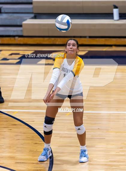 Thumbnail 1 in South Lyon vs Mercy (MHSAA Division 1 Regional Final) photogallery.