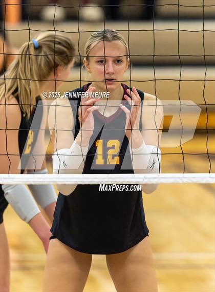 Thumbnail 2 in South Lyon vs Mercy (MHSAA Division 1 Regional Final) photogallery.