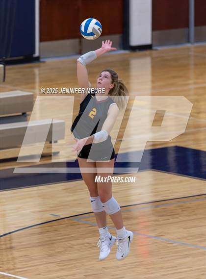 Thumbnail 2 in South Lyon vs Mercy (MHSAA Division 1 Regional Final) photogallery.