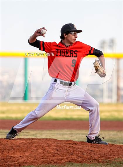 Thumbnail 3 in Andress @ El Paso photogallery.