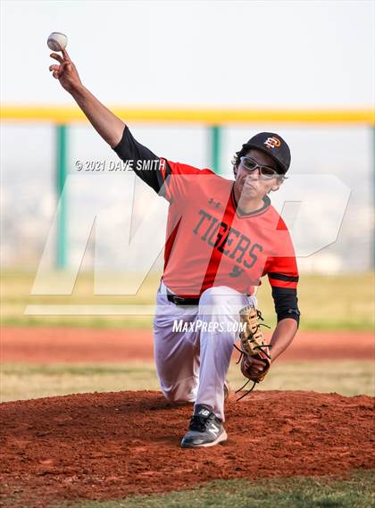 Thumbnail 2 in Andress @ El Paso photogallery.