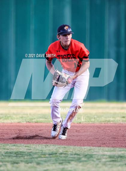 Thumbnail 3 in Andress @ El Paso photogallery.