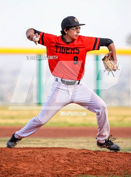 Thumbnail 3 in Andress @ El Paso photogallery.