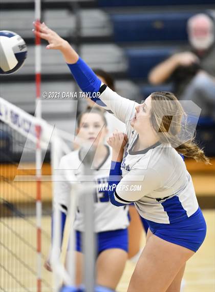 Thumbnail 2 in Holliday @ Peaster photogallery.