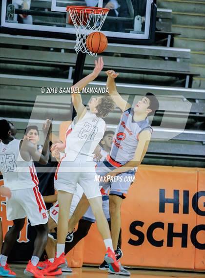 Thumbnail 1 in Redondo Union vs Beverly Hills (Beverly Hills 76th Sax Elliott Invitational) photogallery.