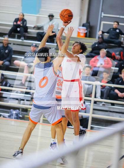 Thumbnail 1 in Redondo Union vs Beverly Hills (Beverly Hills 76th Sax Elliott Invitational) photogallery.