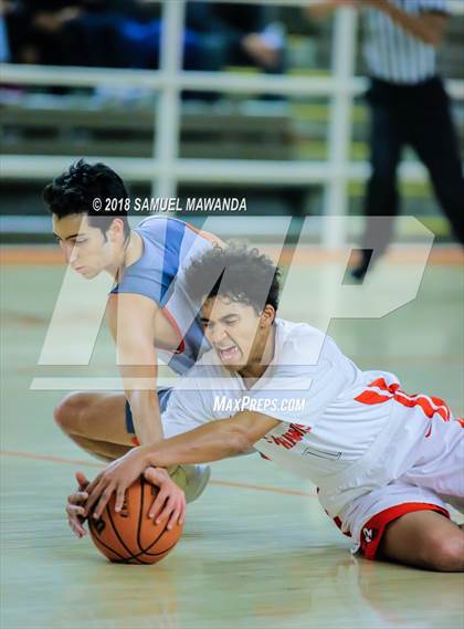 Thumbnail 1 in Redondo Union vs Beverly Hills (Beverly Hills 76th Sax Elliott Invitational) photogallery.
