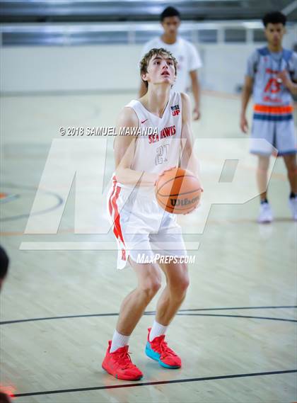 Thumbnail 3 in Redondo Union vs Beverly Hills (Beverly Hills 76th Sax Elliott Invitational) photogallery.