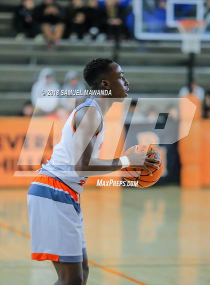 Thumbnail 2 in Redondo Union vs Beverly Hills (Beverly Hills 76th Sax Elliott Invitational) photogallery.
