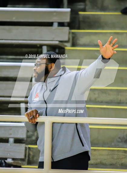 Thumbnail 2 in Redondo Union vs Beverly Hills (Beverly Hills 76th Sax Elliott Invitational) photogallery.