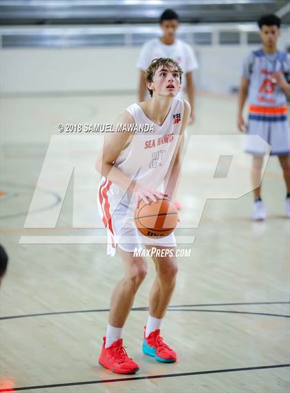Thumbnail 1 in Redondo Union vs Beverly Hills (Beverly Hills 76th Sax Elliott Invitational) photogallery.