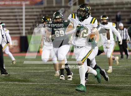 Thumbnail 2 in William Floyd vs Ward Melville (NYSPHSAA Section 11 Division 1 Final) photogallery.