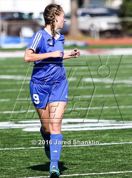 Thumbnail 1 in E.D. White vs. DeRidder (LHSAA D3 Regional Playoff) photogallery.
