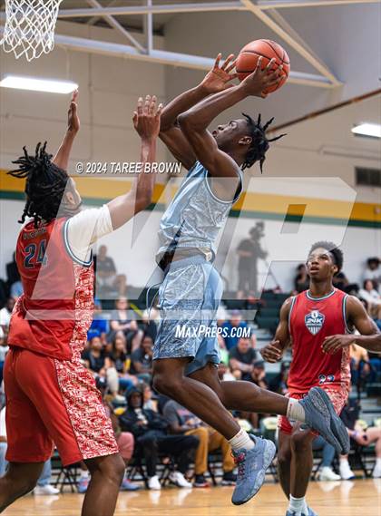 Thumbnail 3 in Team Bubba Chuck vs Team Answer (Iverson Classic) photogallery.