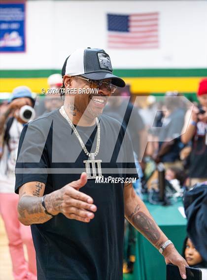 Thumbnail 2 in Team Bubba Chuck vs Team Answer (Iverson Classic) photogallery.