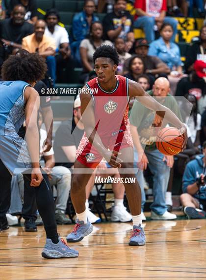 Thumbnail 2 in Team Bubba Chuck vs Team Answer (Iverson Classic) photogallery.