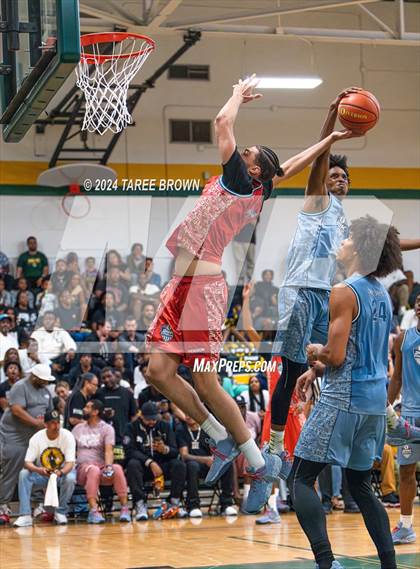 Thumbnail 1 in Team Bubba Chuck vs Team Answer (Iverson Classic) photogallery.