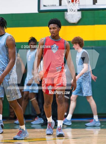 Thumbnail 2 in Team Bubba Chuck vs Team Answer (Iverson Classic) photogallery.