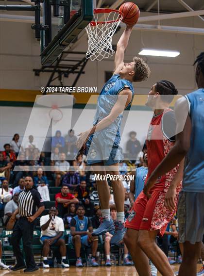 Thumbnail 2 in Team Bubba Chuck vs Team Answer (Iverson Classic) photogallery.