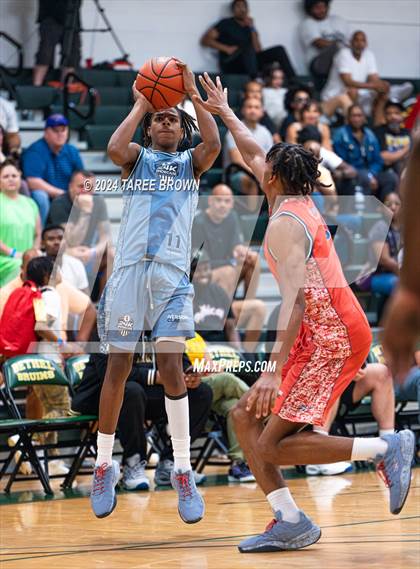 Thumbnail 1 in Team Bubba Chuck vs Team Answer (Iverson Classic) photogallery.