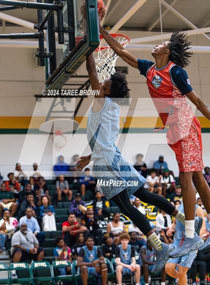 Thumbnail 3 in Team Bubba Chuck vs Team Answer (Iverson Classic) photogallery.