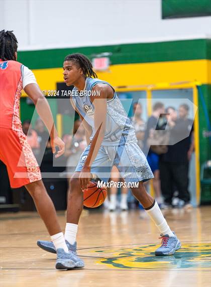 Thumbnail 1 in Team Bubba Chuck vs Team Answer (Iverson Classic) photogallery.