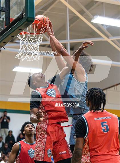 Thumbnail 2 in Team Bubba Chuck vs Team Answer (Iverson Classic) photogallery.