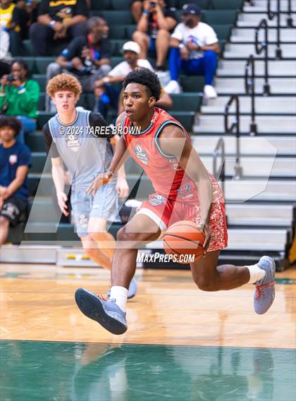 Thumbnail 1 in Team Bubba Chuck vs Team Answer (Iverson Classic) photogallery.