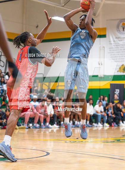 Thumbnail 3 in Team Bubba Chuck vs Team Answer (Iverson Classic) photogallery.