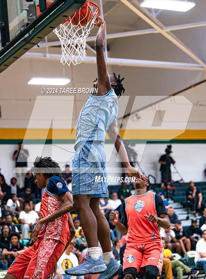 Thumbnail 1 in Team Bubba Chuck vs Team Answer (Iverson Classic) photogallery.