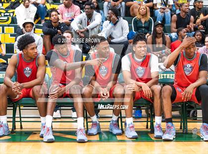 Thumbnail 1 in Team Bubba Chuck vs Team Answer (Iverson Classic) photogallery.