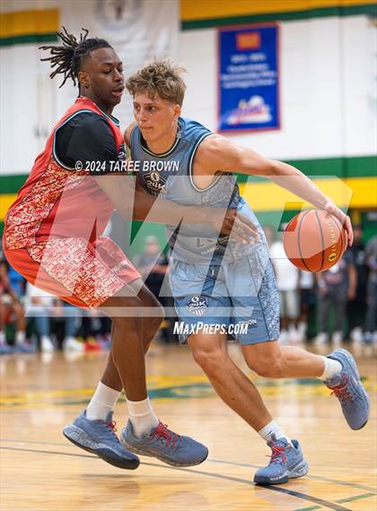 Thumbnail 3 in Team Bubba Chuck vs Team Answer (Iverson Classic) photogallery.