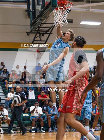 Thumbnail 1 in Team Bubba Chuck vs Team Answer (Iverson Classic) photogallery.