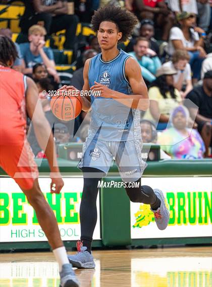 Thumbnail 2 in Team Bubba Chuck vs Team Answer (Iverson Classic) photogallery.