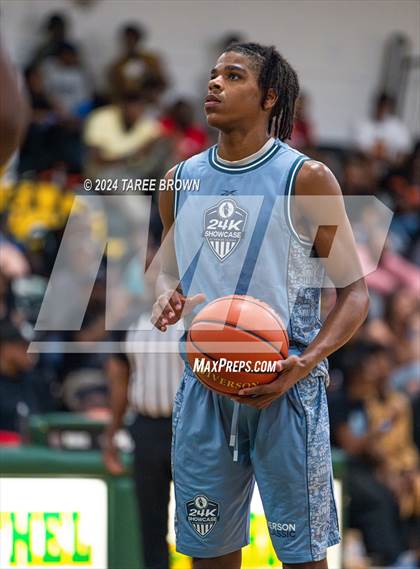 Thumbnail 2 in Team Bubba Chuck vs Team Answer (Iverson Classic) photogallery.