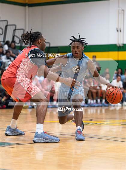 Thumbnail 1 in Team Bubba Chuck vs Team Answer (Iverson Classic) photogallery.
