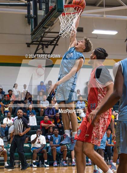 Thumbnail 3 in Team Bubba Chuck vs Team Answer (Iverson Classic) photogallery.
