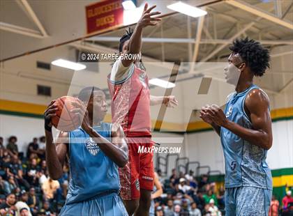 Thumbnail 3 in Team Bubba Chuck vs Team Answer (Iverson Classic) photogallery.