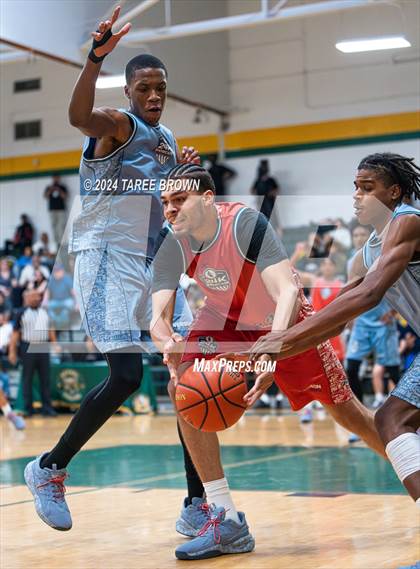 Thumbnail 3 in Team Bubba Chuck vs Team Answer (Iverson Classic) photogallery.