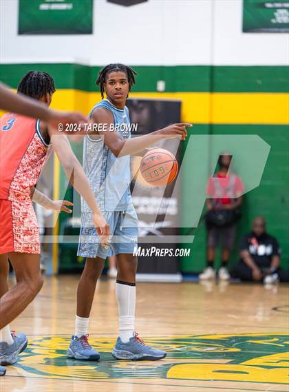 Thumbnail 3 in Team Bubba Chuck vs Team Answer (Iverson Classic) photogallery.