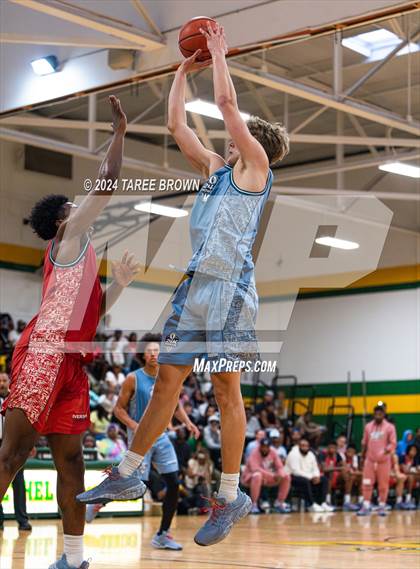 Thumbnail 1 in Team Bubba Chuck vs Team Answer (Iverson Classic) photogallery.