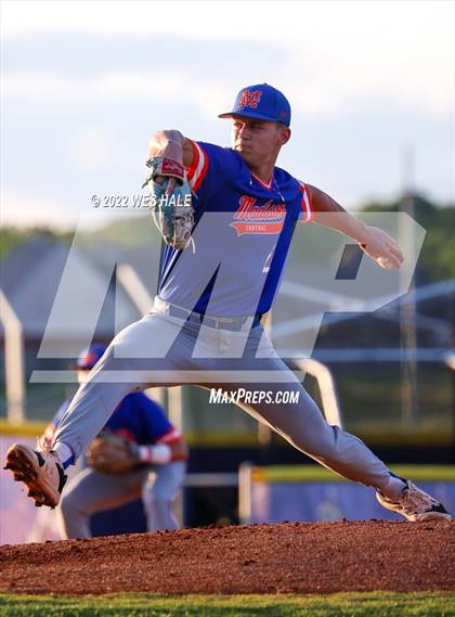 Thumbnail 2 in Madison Central vs. DeSoto Central photogallery.