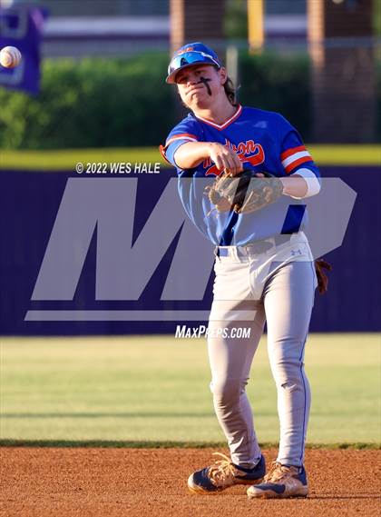 Thumbnail 3 in Madison Central vs. DeSoto Central photogallery.