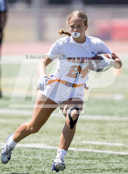 Thumbnail 2 in Oxnard vs. Westlake photogallery.