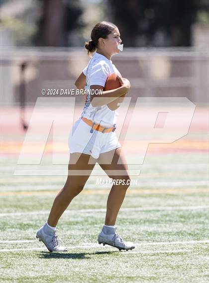 Thumbnail 2 in Oxnard vs. Westlake photogallery.