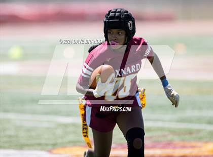 Thumbnail 2 in Oxnard vs. Westlake photogallery.