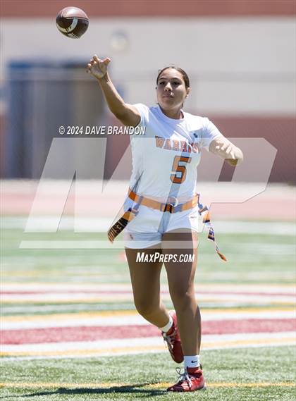 Thumbnail 2 in Oxnard vs. Westlake photogallery.